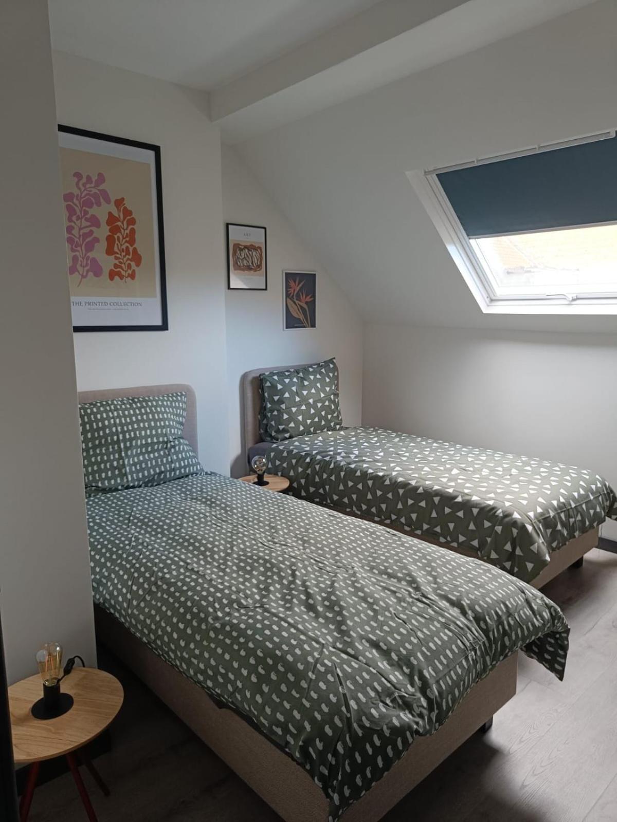 Modern Triplex 140m2 - 4 Bedrooms, 1 Living & 2 Bathrooms - 8 People In Brussels
