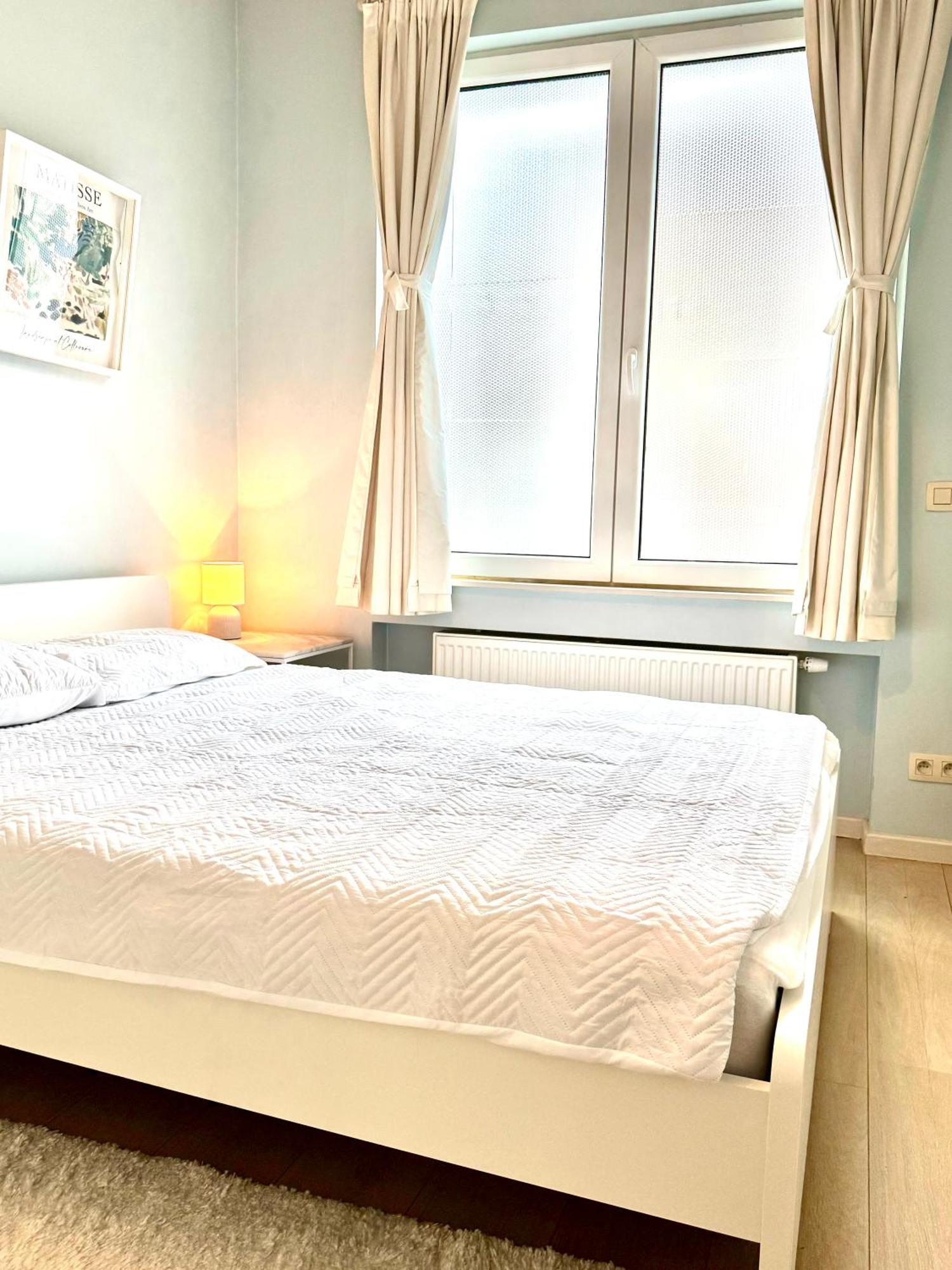Beautiful 2 Bedroom Familiar Luxury Apartment *