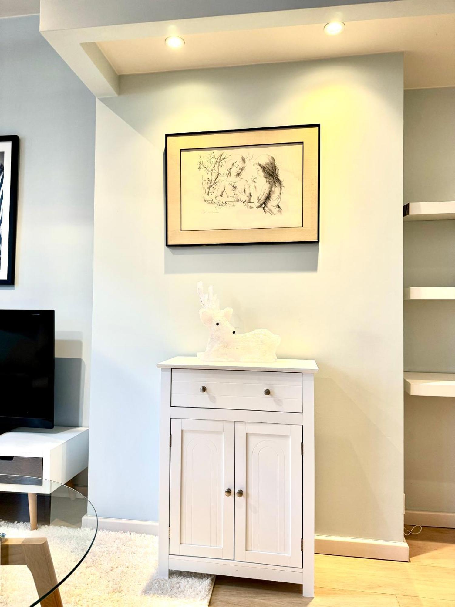 Beautiful 2 Bedroom Familiar Luxury Apartment