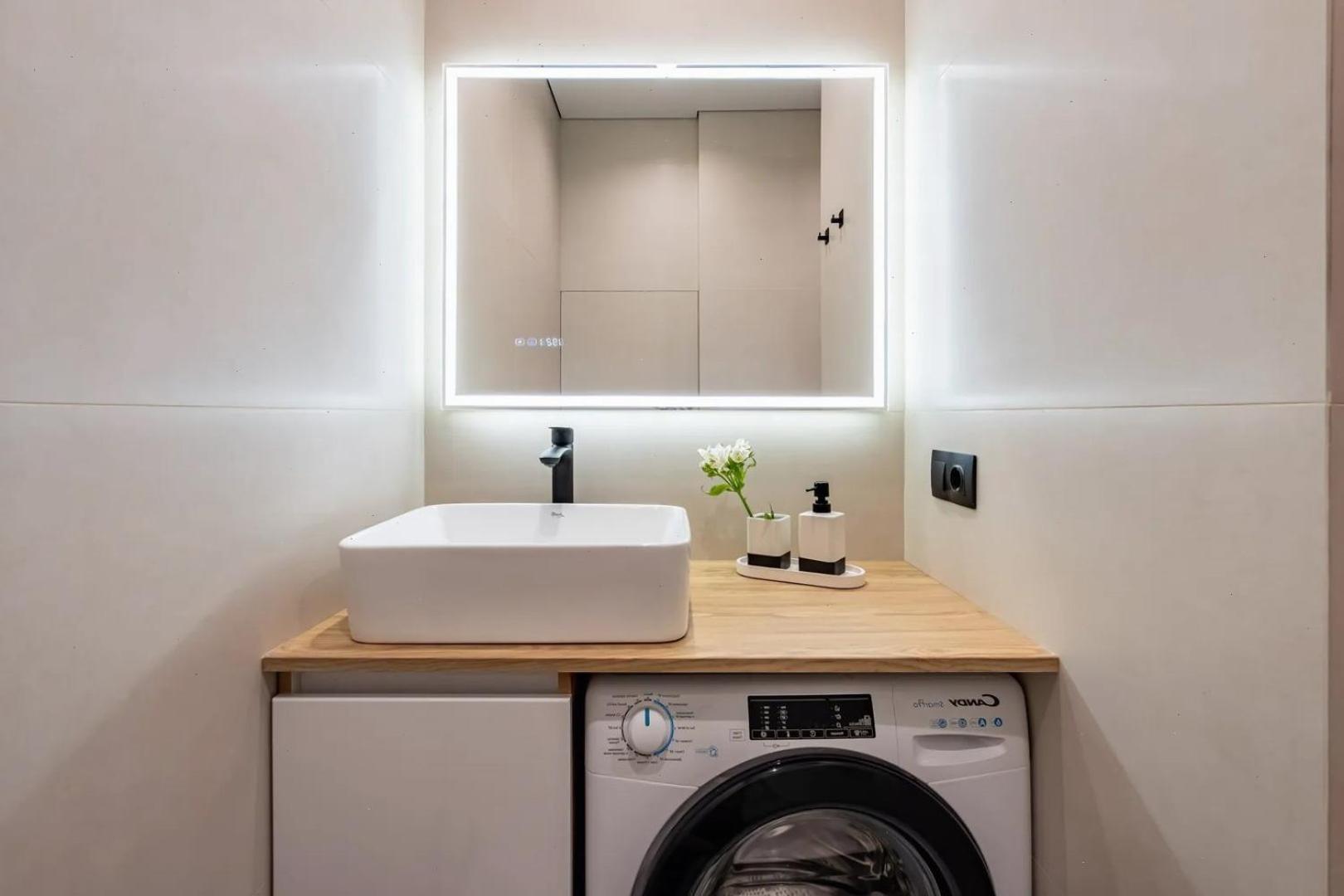 Light And Modern Place Apartment