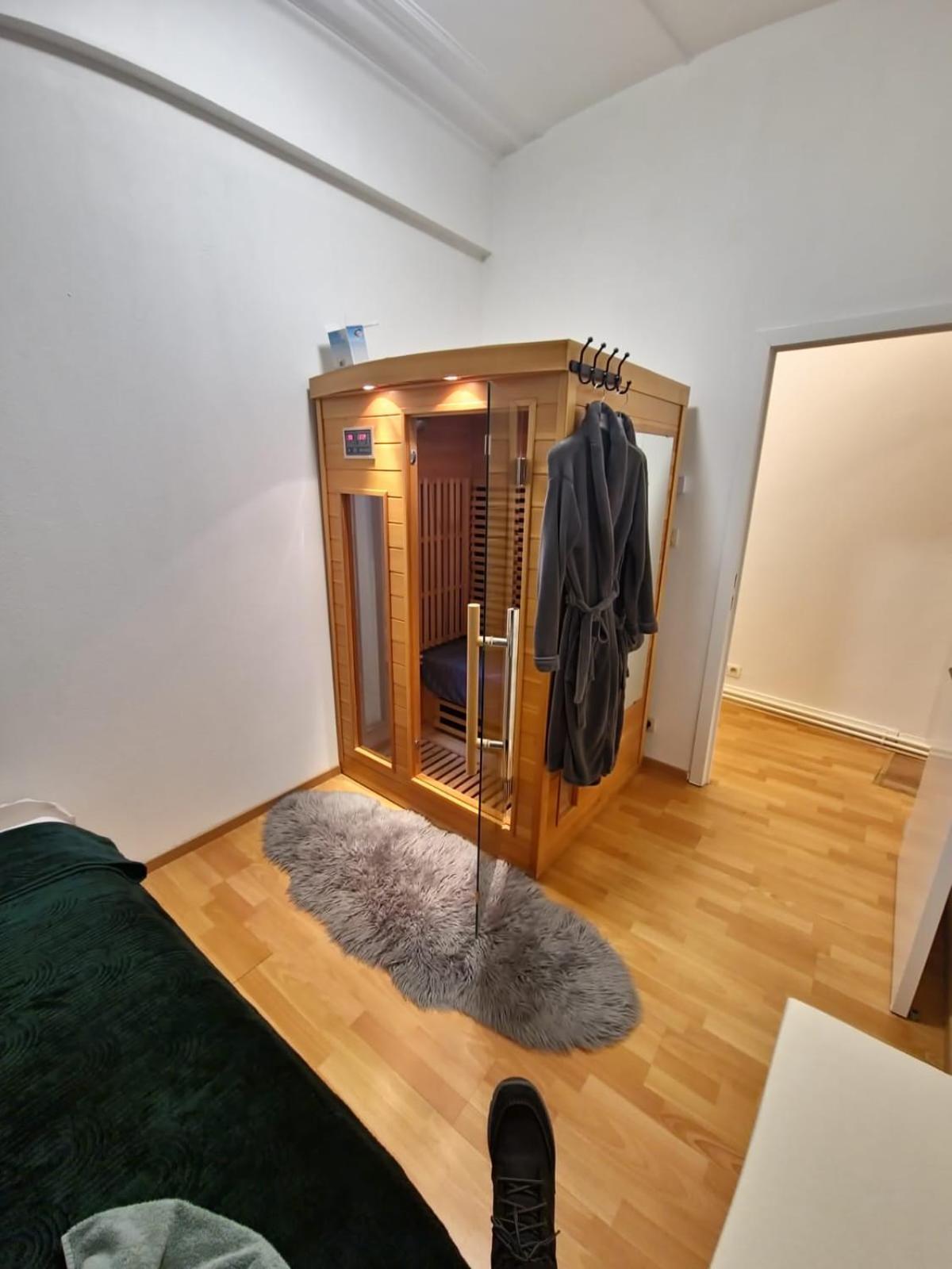 Sauna, Atomium, Expo Brussels, Stadium Roi Baudoin, Kinepolis, Planetarium, Centre Brussels