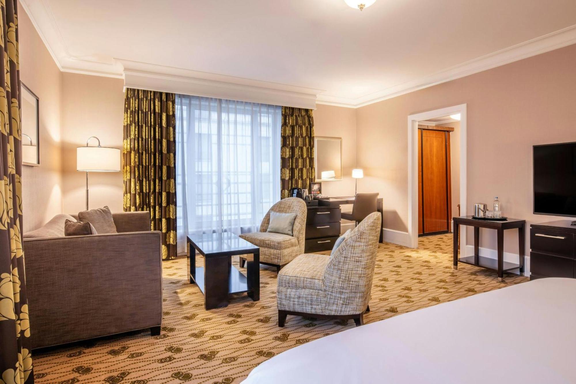 Khách sạn Renaissance Brussels 4*