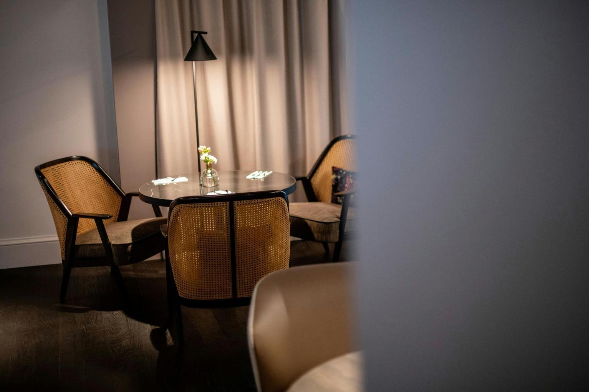 Renaissance Brussels Khách sạn 4*