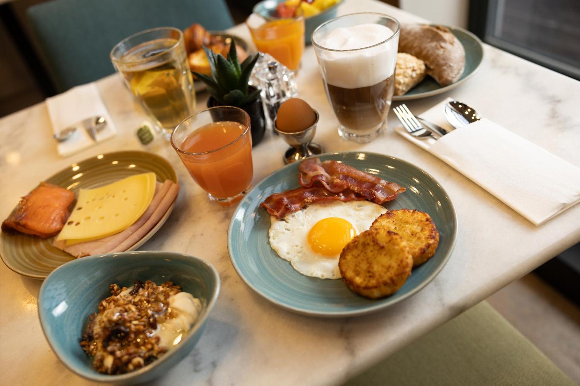Hotel Holiday Schuman By Ihg 4*