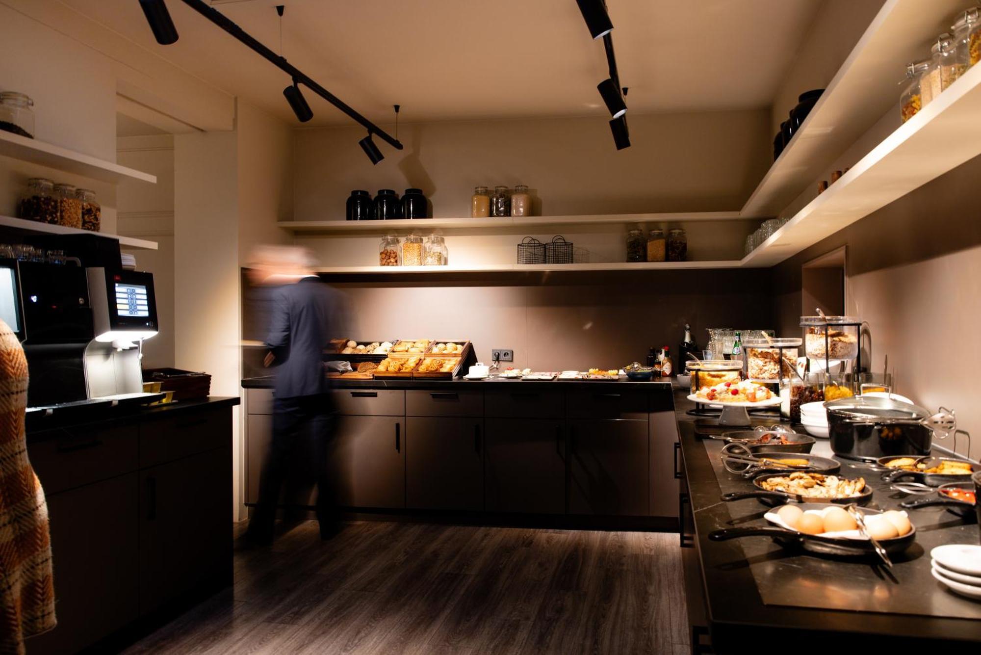 Pillows Centre Hotel 4*