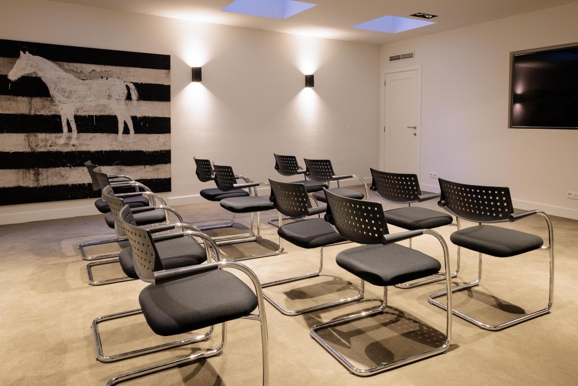 Pillows Centre Hotel 4*