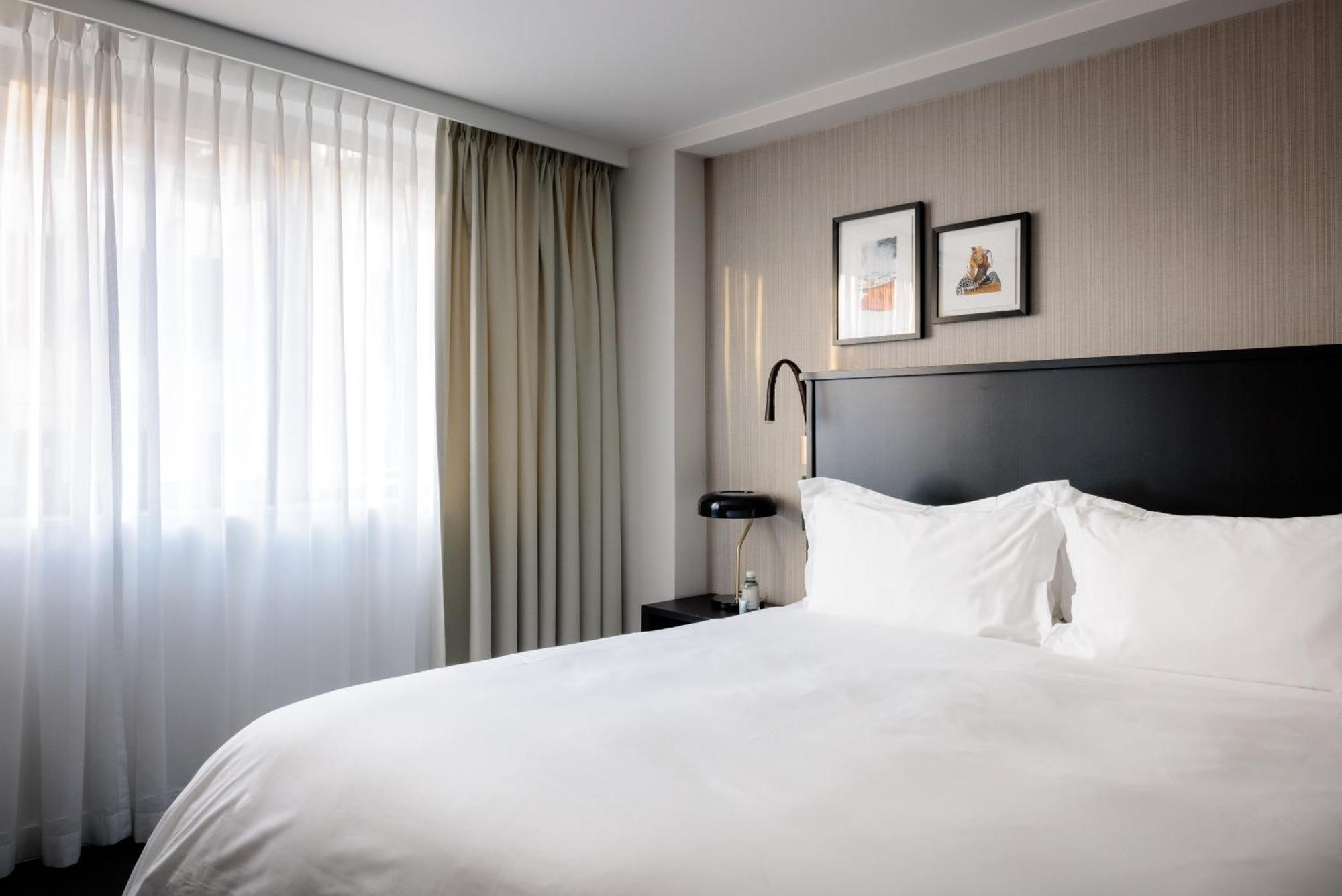 Pillows Centre Hotel