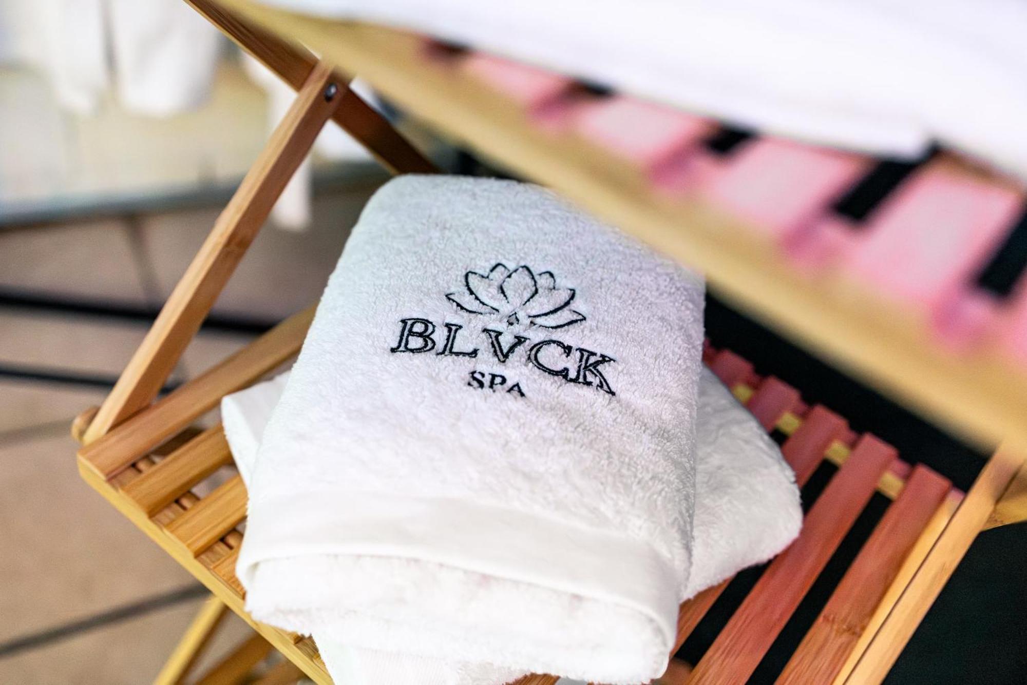 Blvck Bed & Breakfast