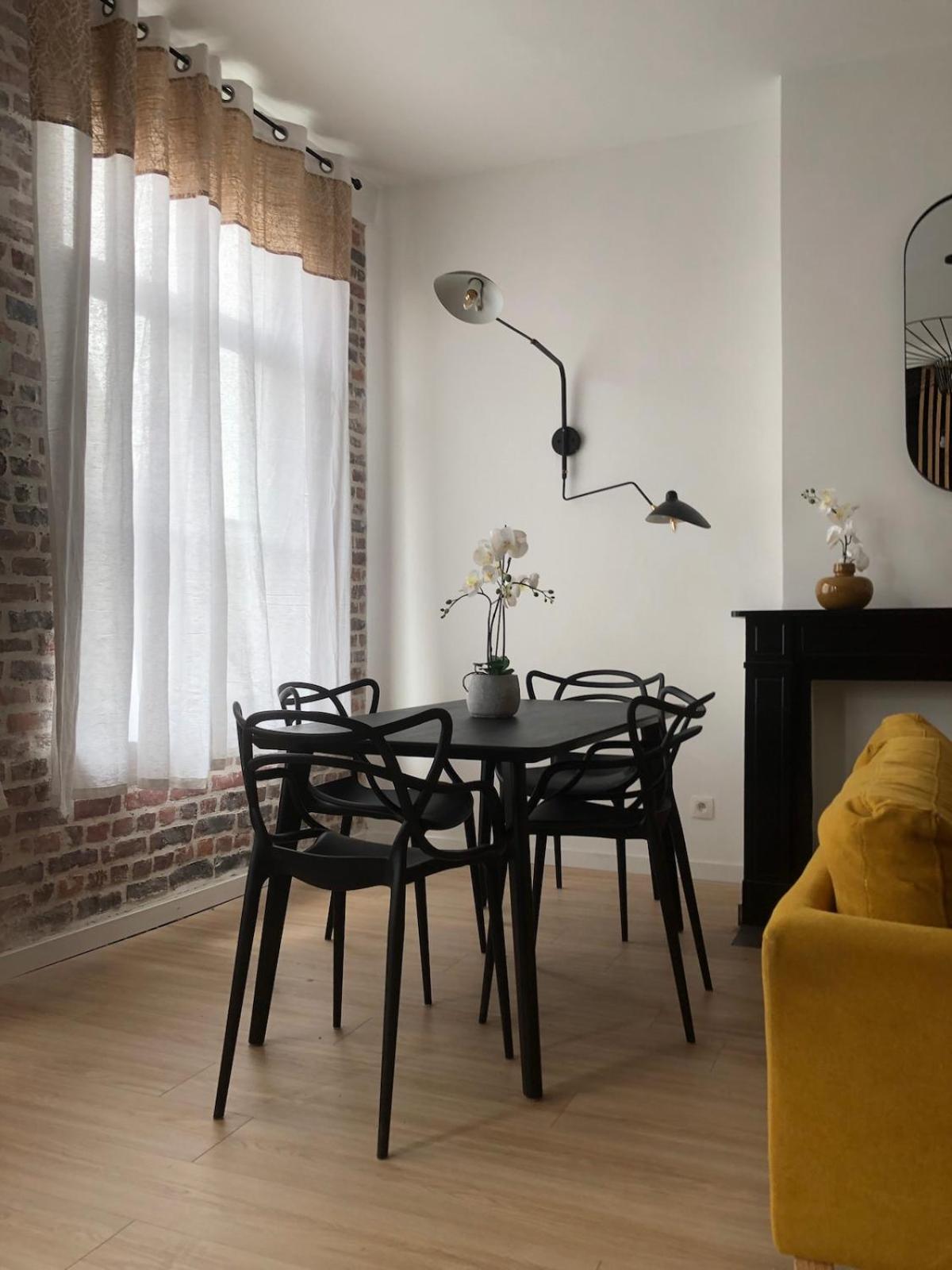 Absolute Charm 3 Bedroom 3 Bathroom With Ac Eu District Apartment *