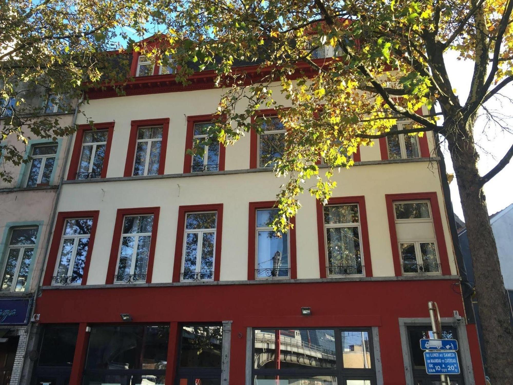 Hostel Midi 81 *
