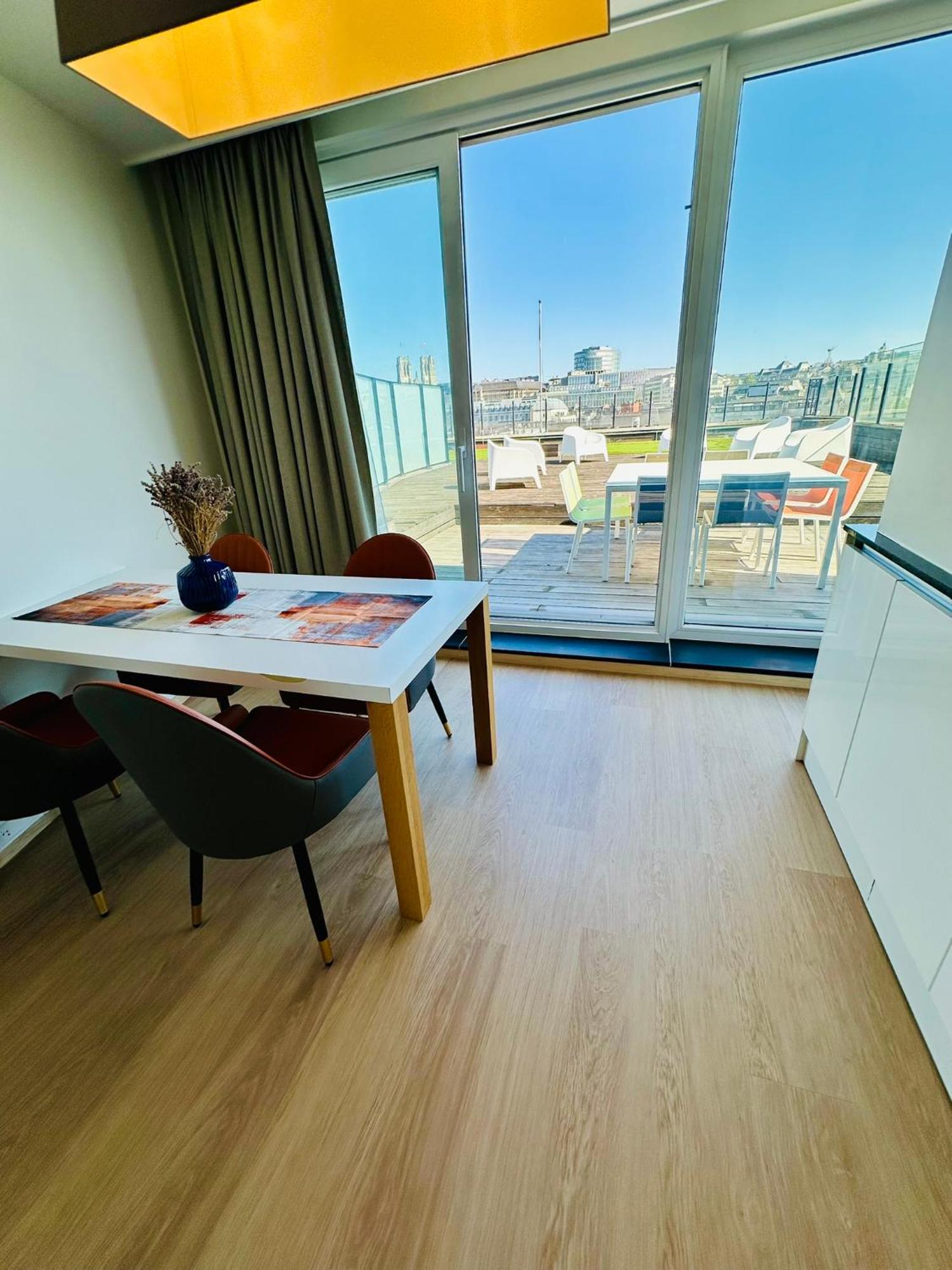 Căn hộ Penthouse Grand Place - 2Bd - 200Sqm Terrace *