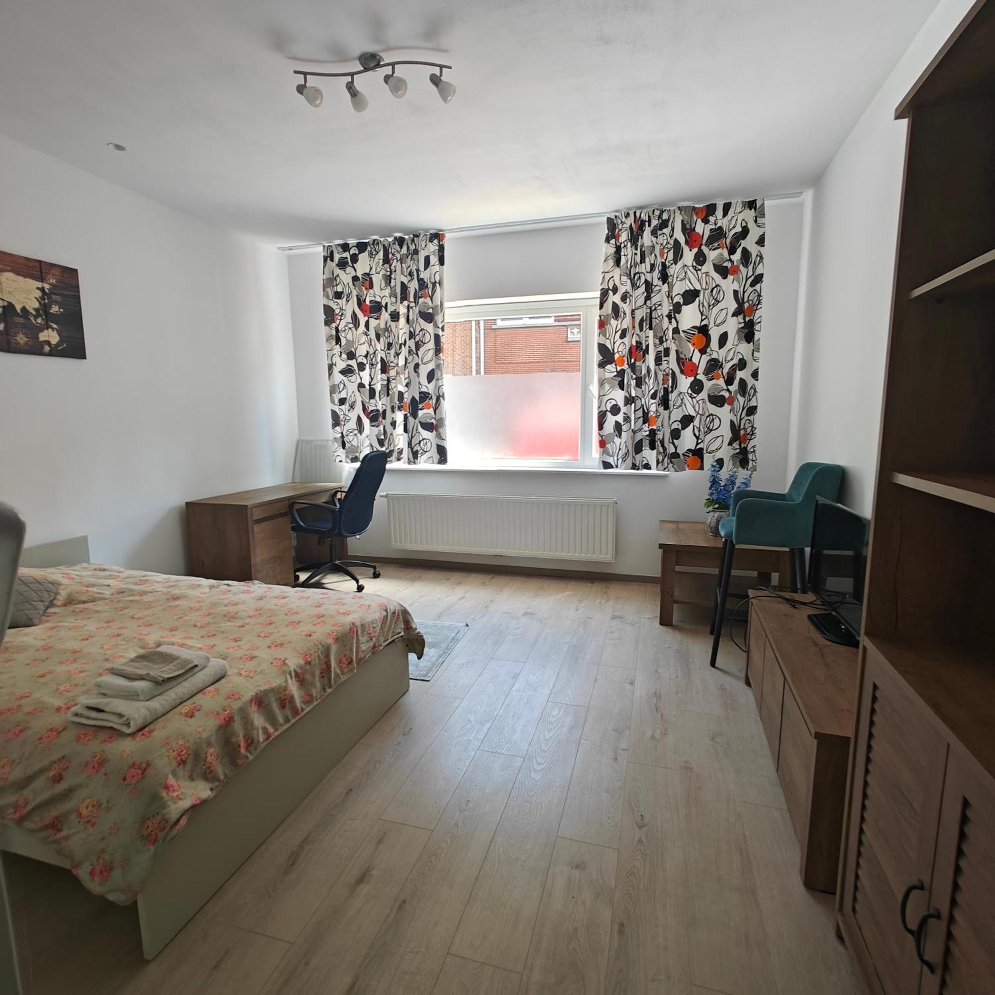 Cosy 2 Bedroom With Private Garden *