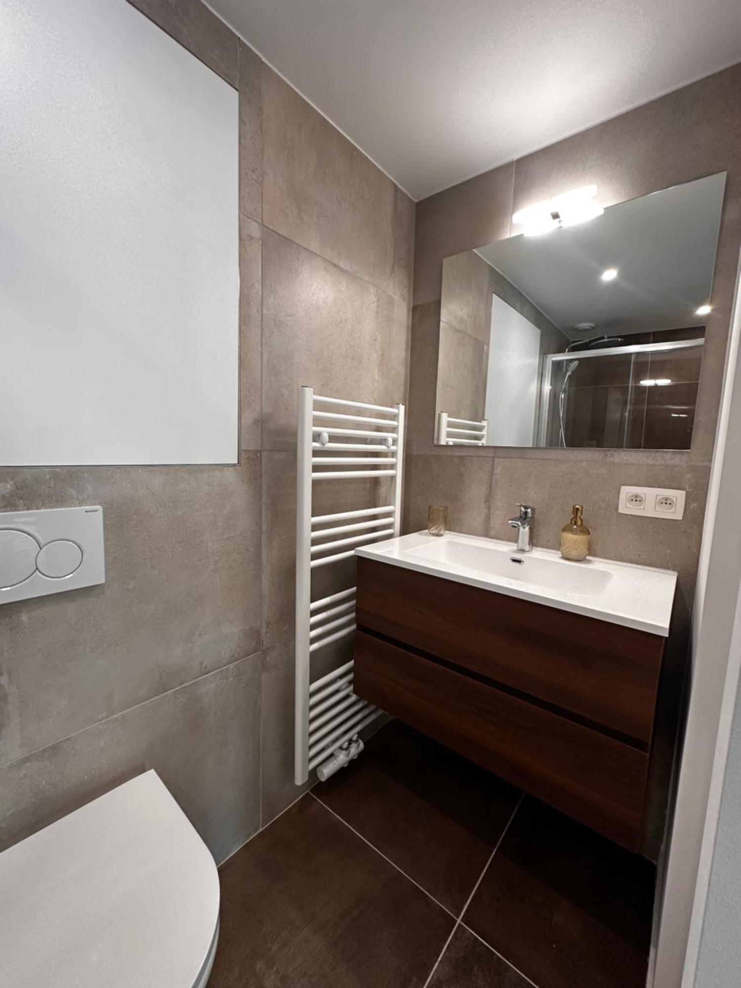 Guest house With Ensuite And Garden *