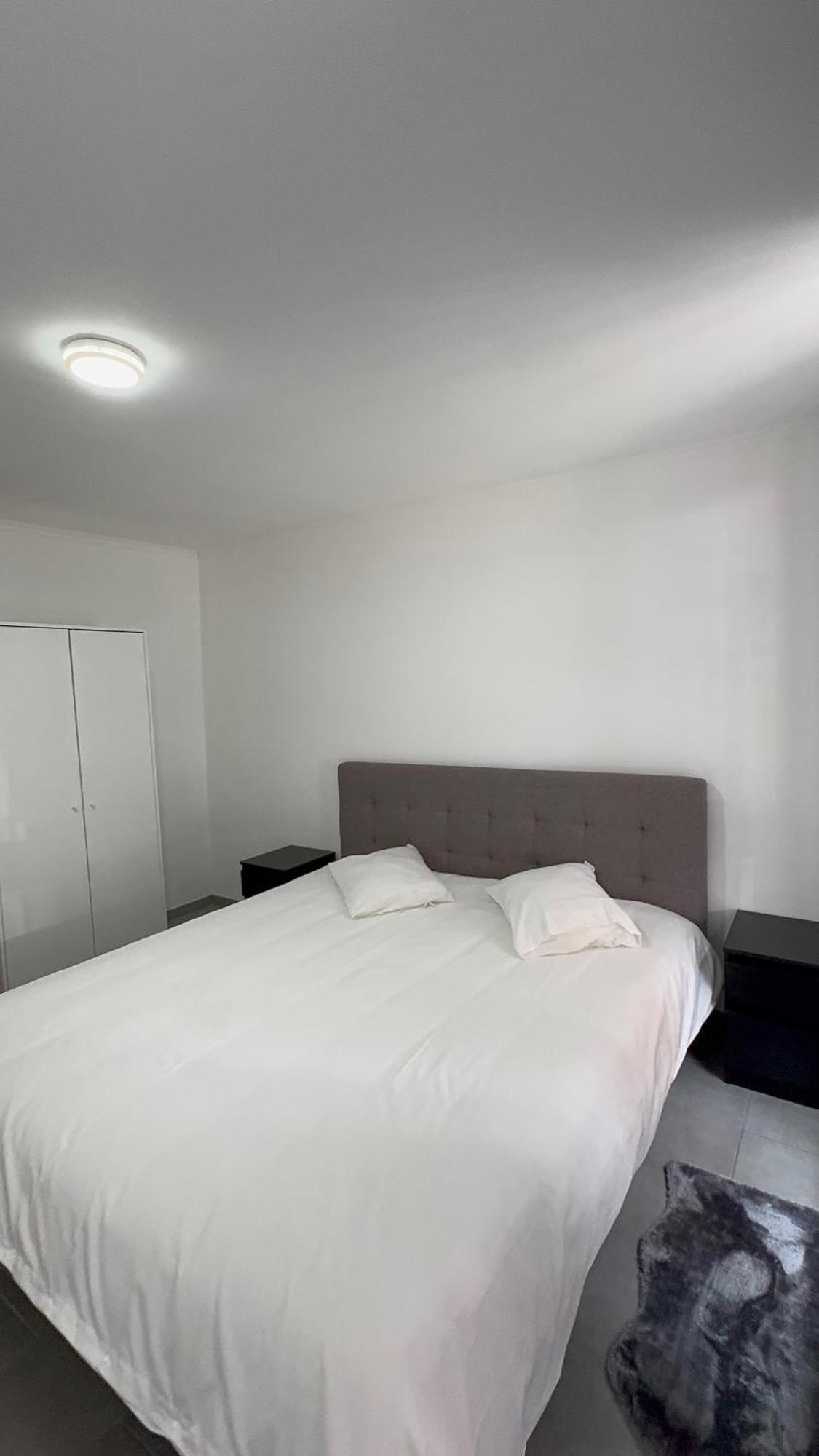 Luxury 2br & Jacuzzi Near Expo 12 & Ing Arena Apartment