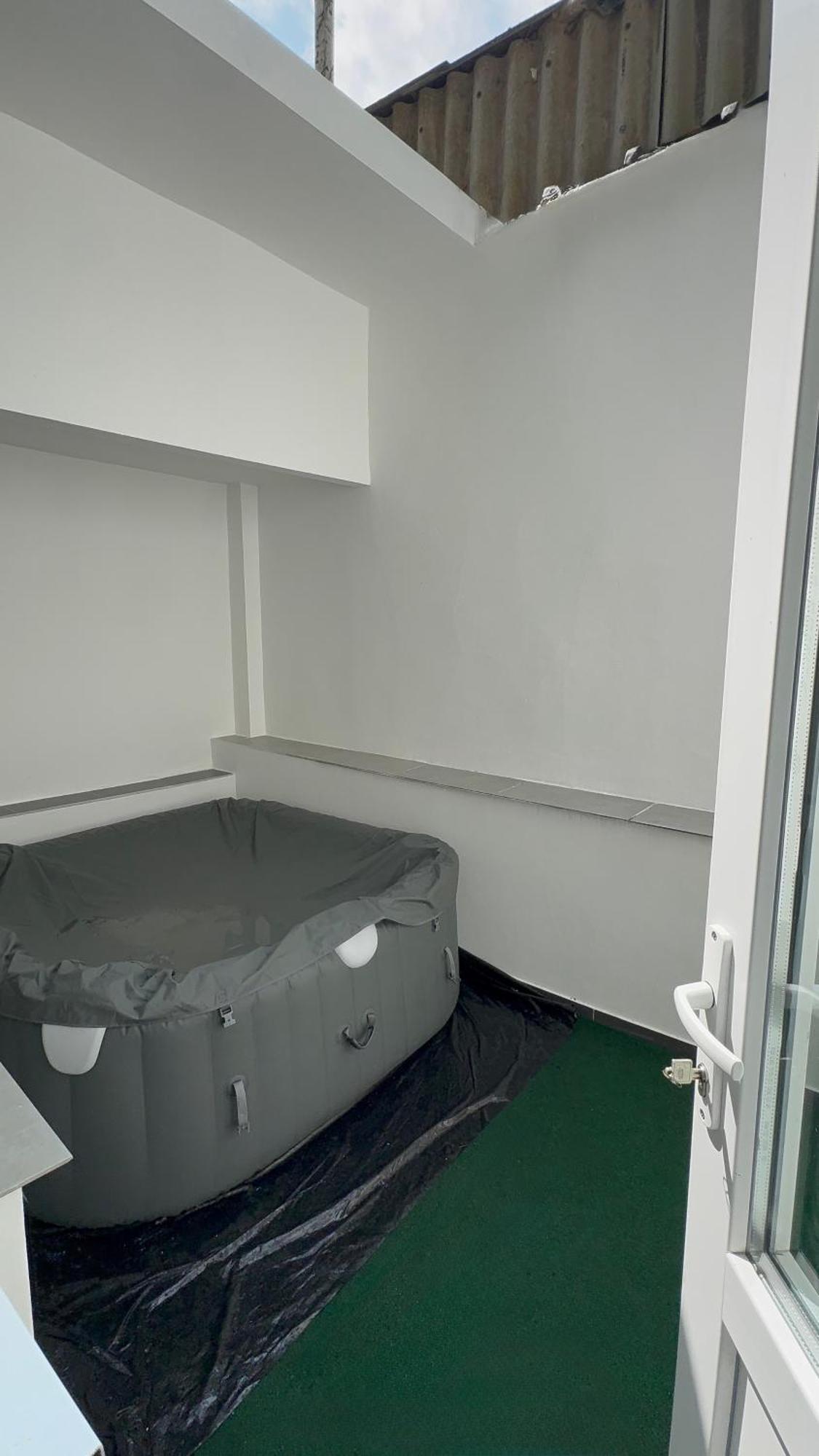 Luxury 2br & Jacuzzi Near Expo 12 & Ing Arena *