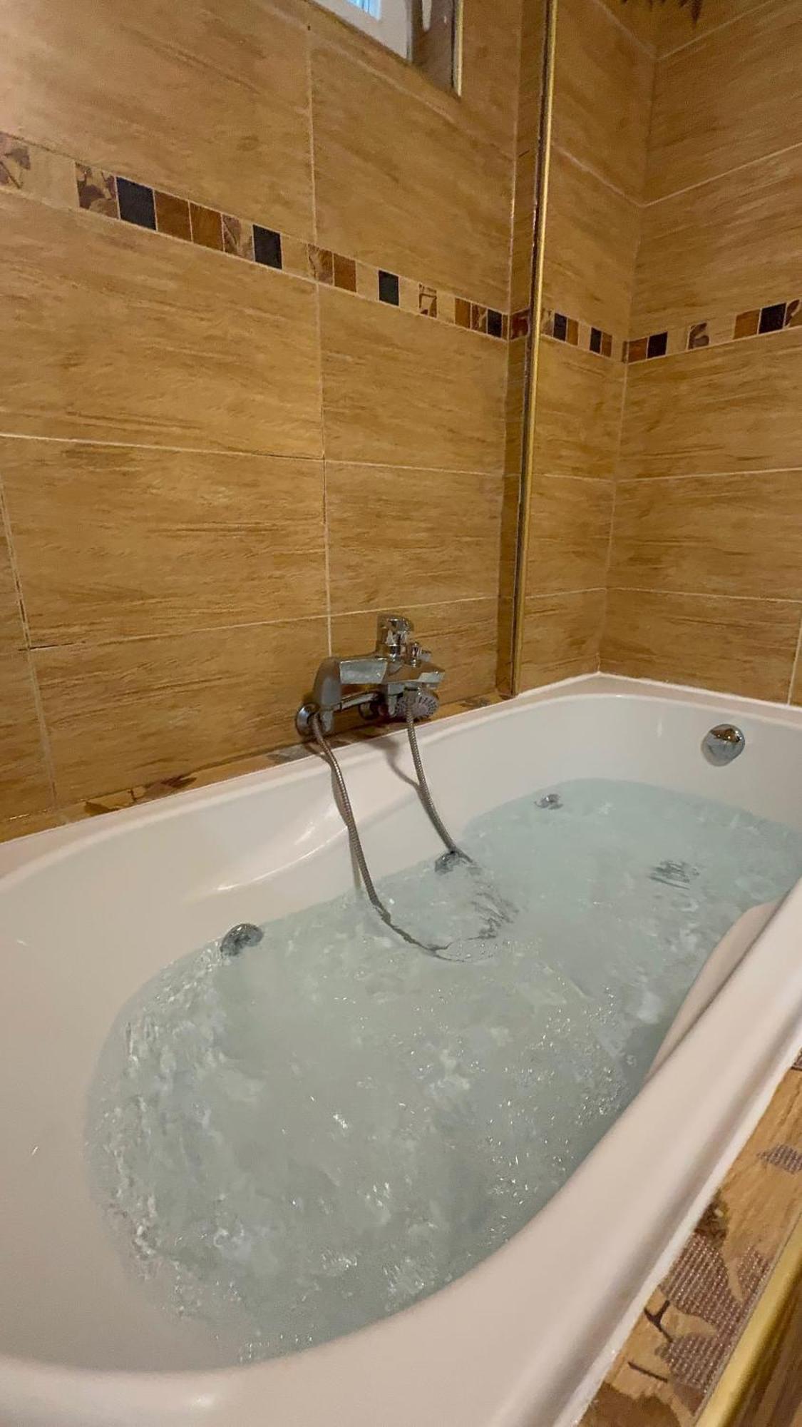 Apartment Luxury 2br & Jacuzzi Near Expo 12 & Ing Arena *