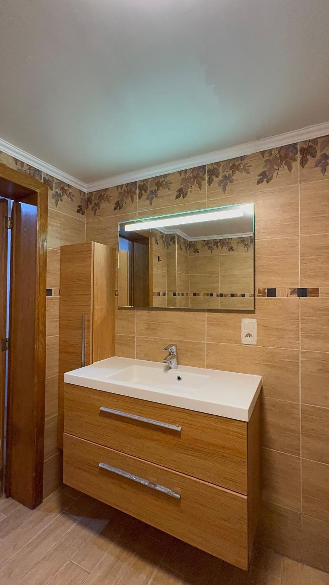 Luxury 2br & Jacuzzi Near Expo 12 & Ing Arena