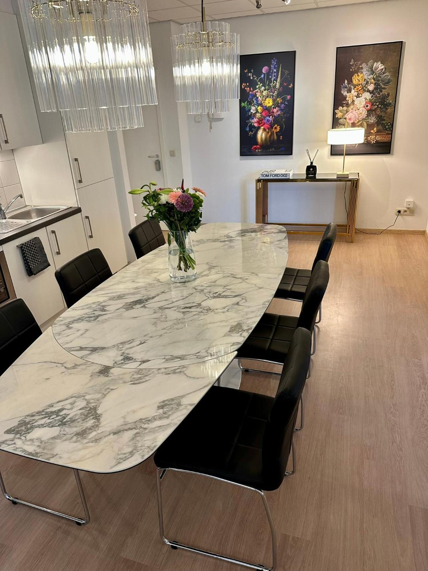 Grand Place - Prime Location 2 Bedroom Apartment