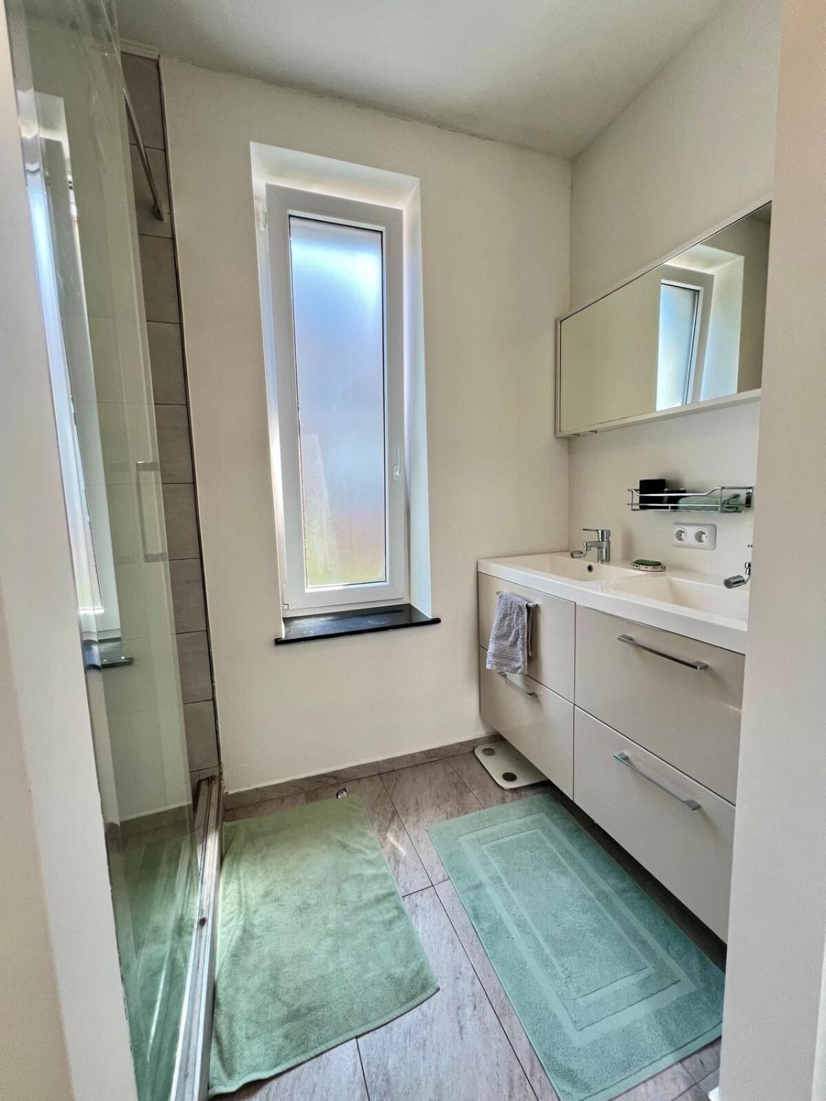 Appartement Tiny House Avec Terrasse Privee, 10 Mins Du Centre Brussel