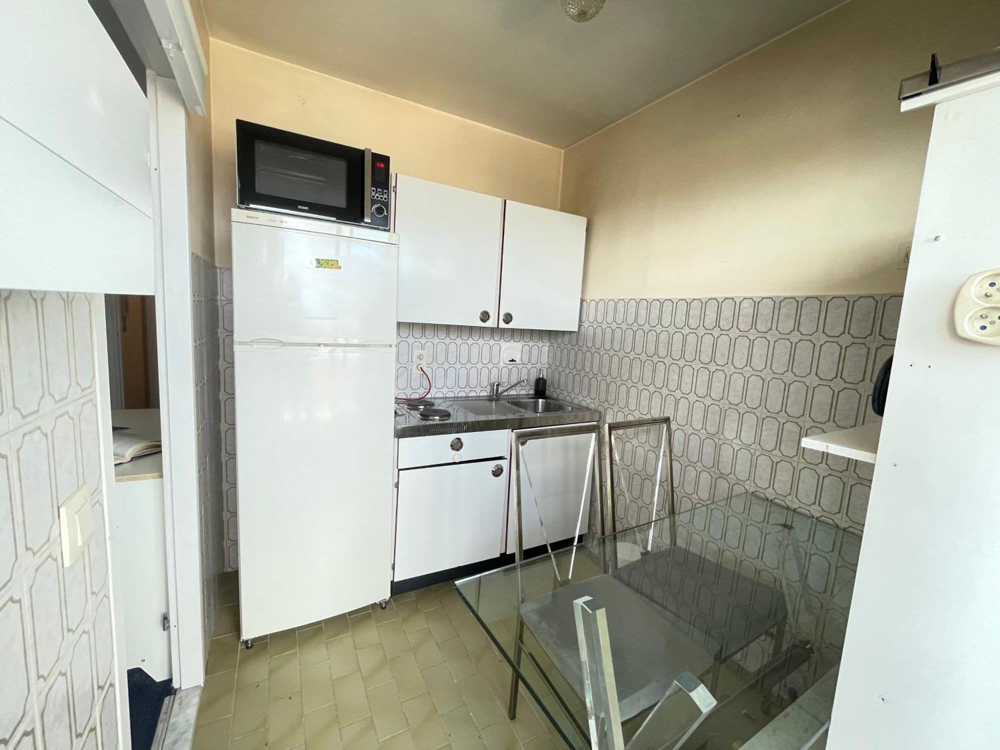 - - - - - Au Sixieme Ciel - - - - -