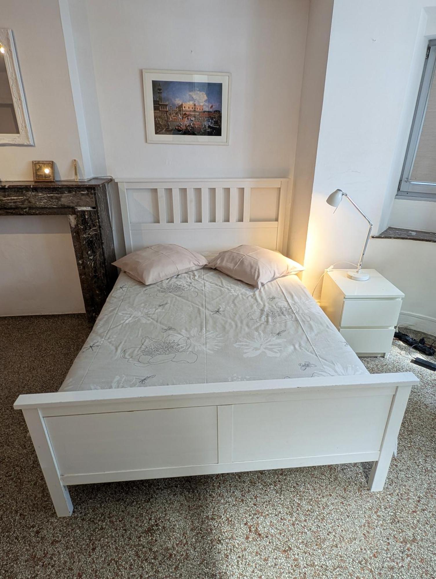 And Convenient Near Supermarkets And Public Transports * Brussels