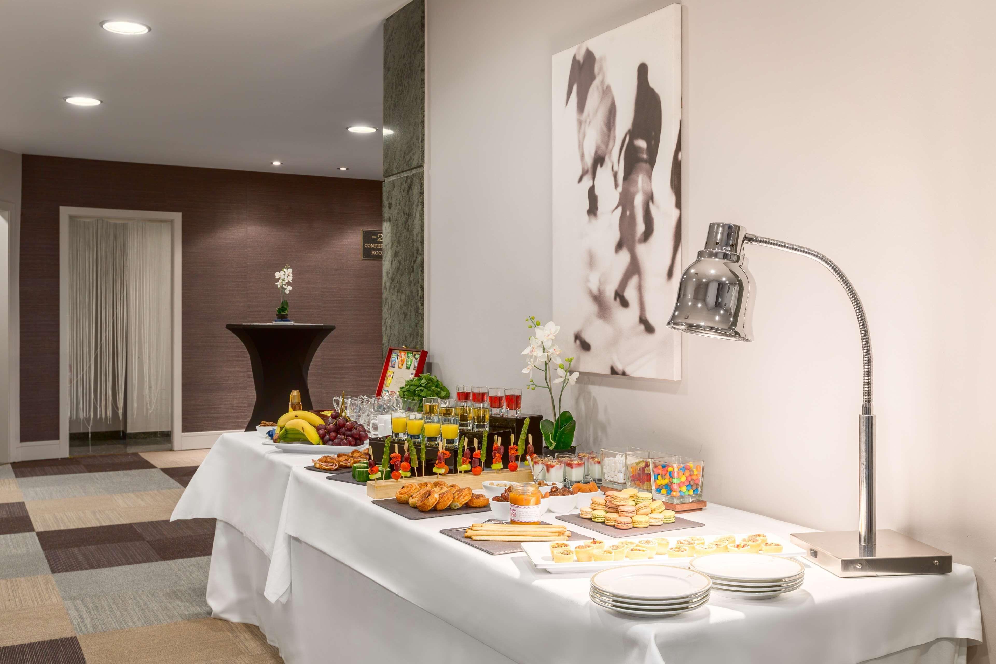 Hotel Nh Carrefour De L'europe 4*