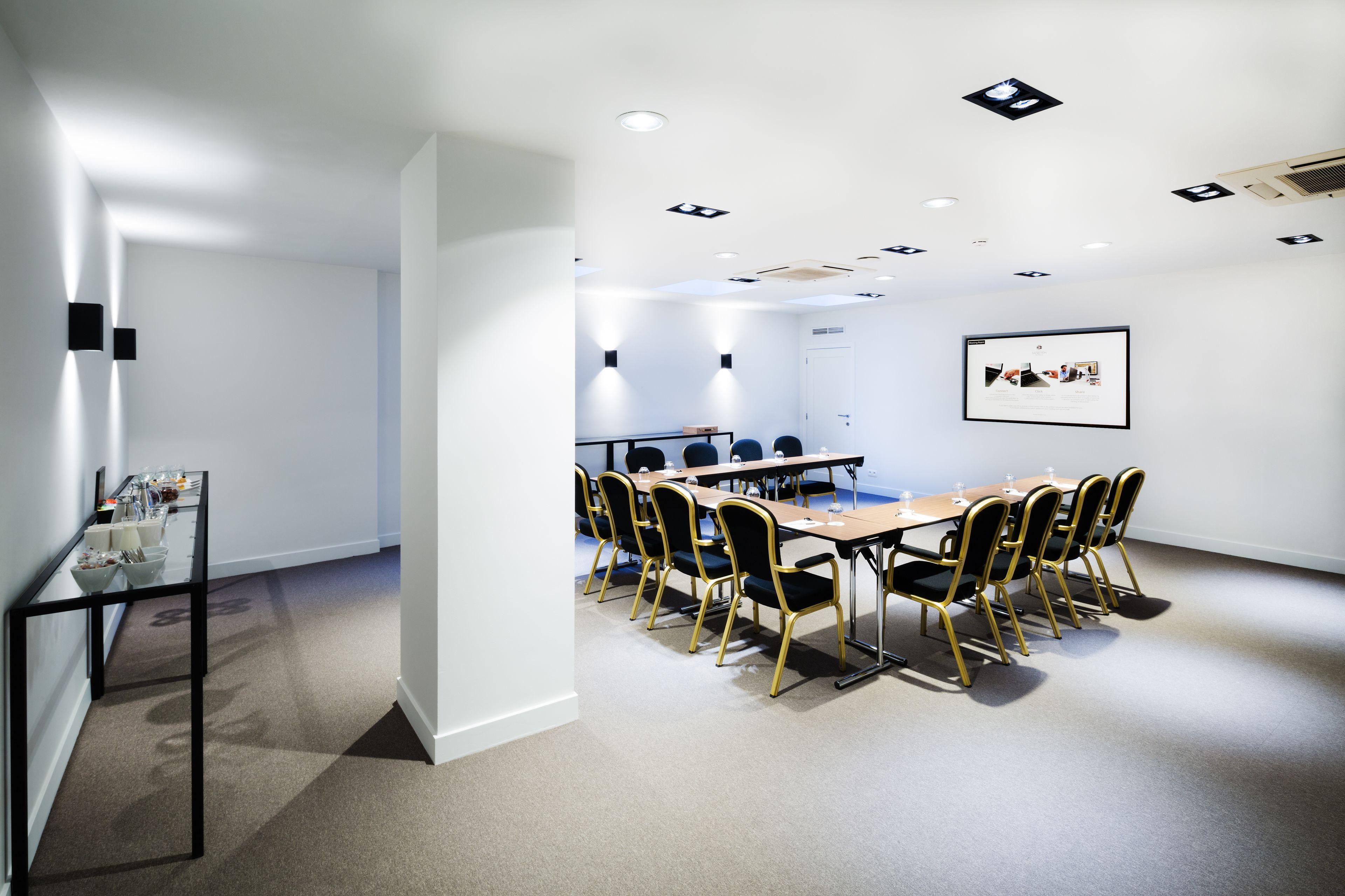 Hotel Pillows Centre 4*