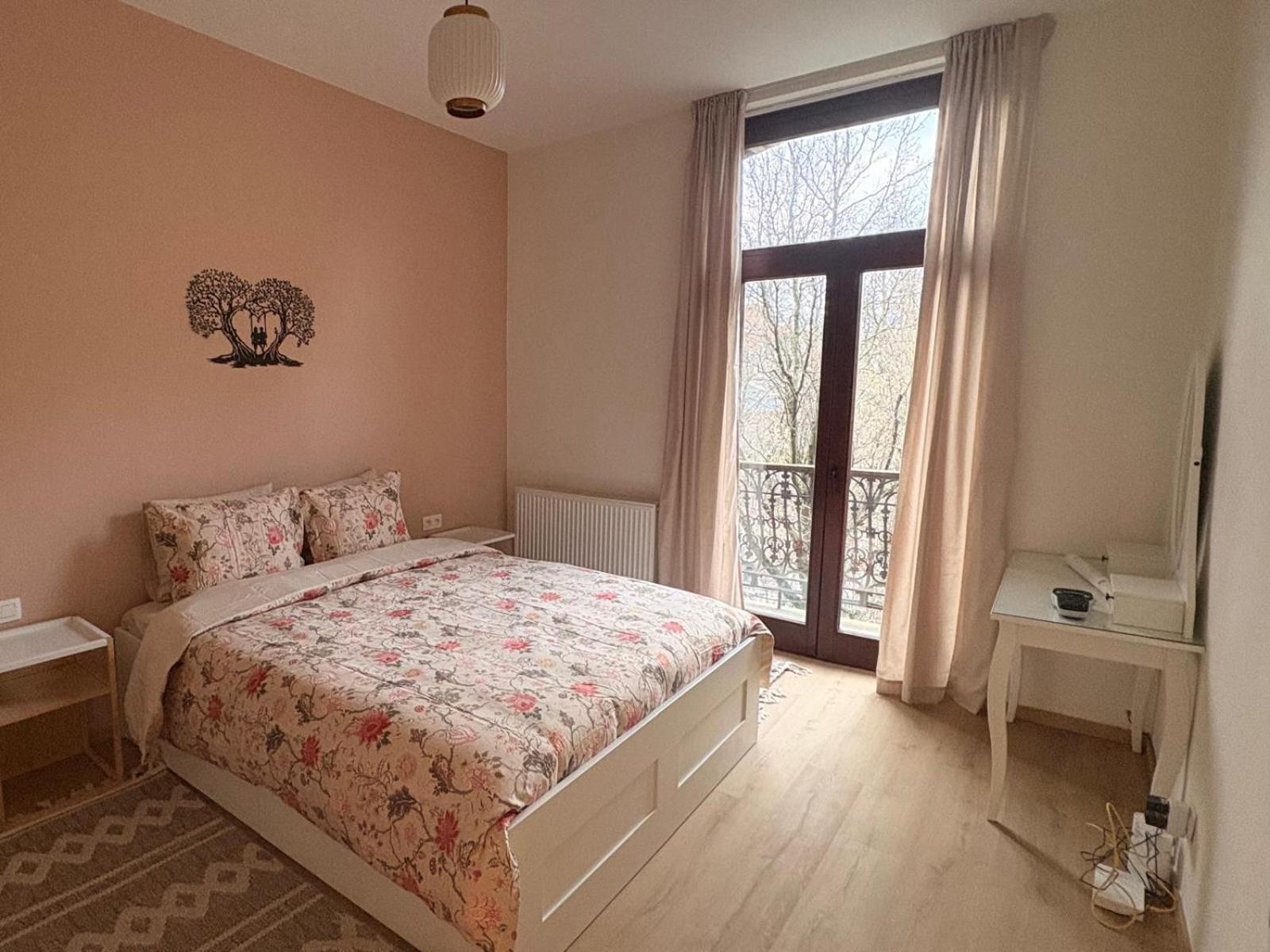 Le Goujons - New Near Midi Station Apartment Brussels