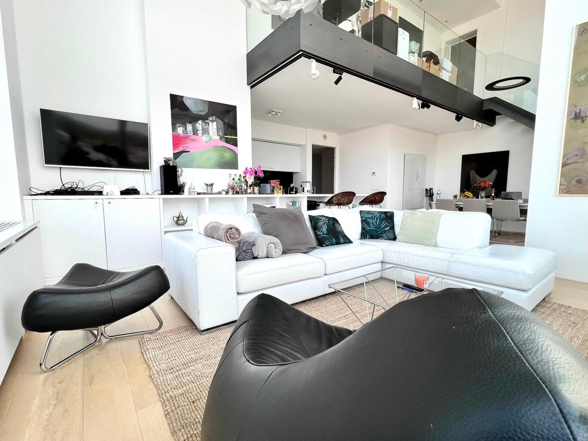 Luxury Skyline Penthouse In 220 M2 Of Elegance