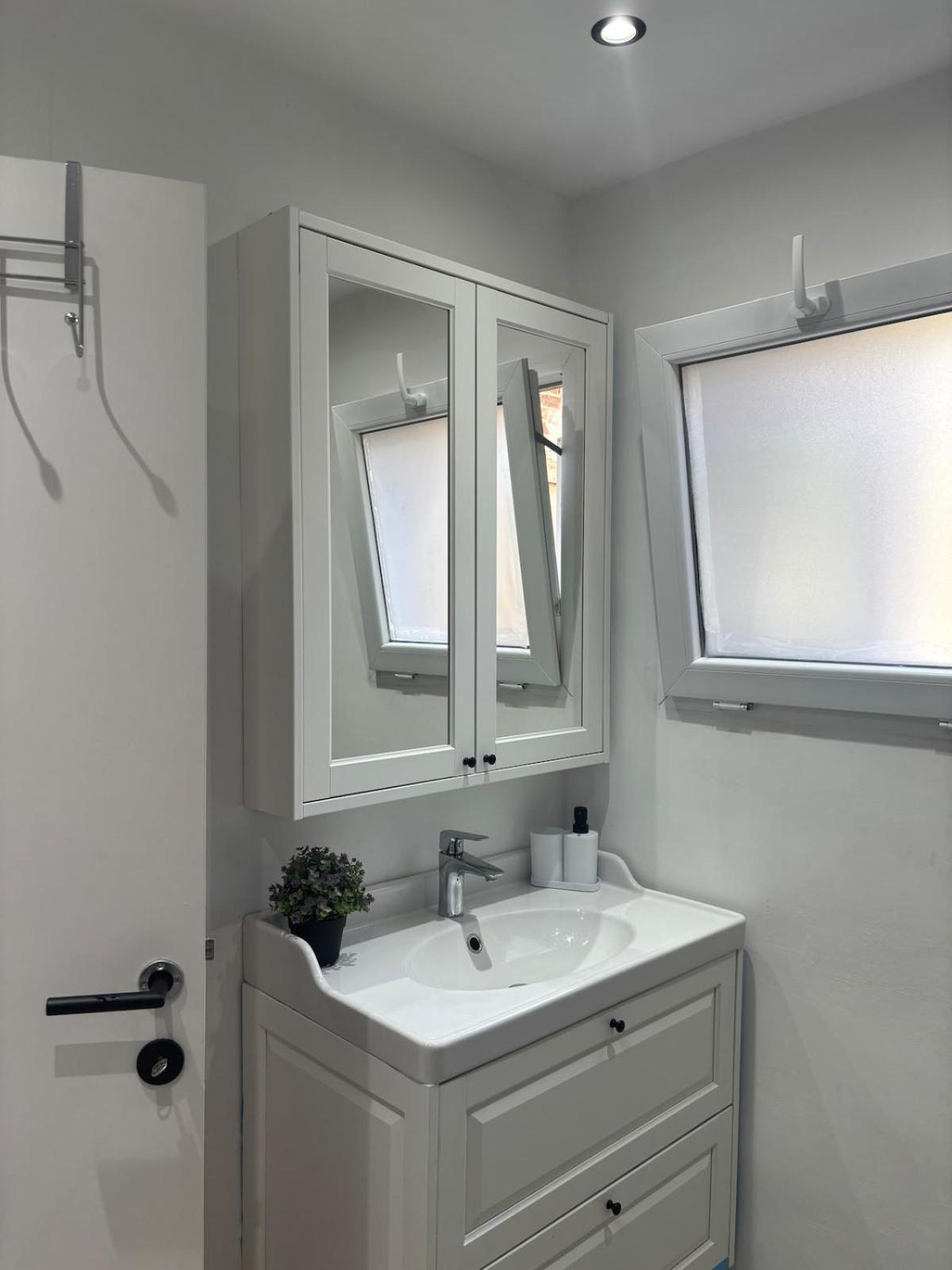 Modern In Brussels, Ground Floor