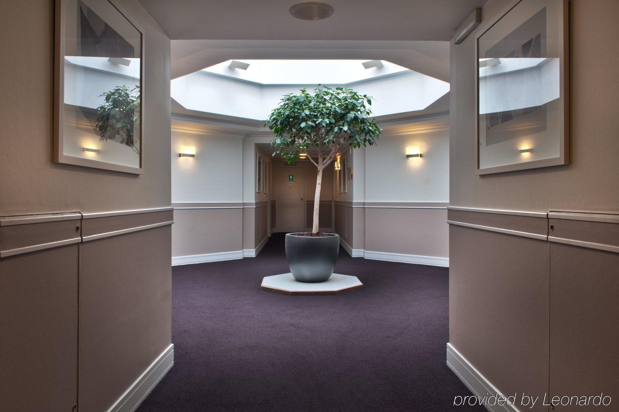 Nh Carrefour De L'europe 4*