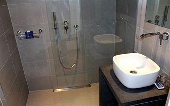 Khách sạn Aqua By Happyculture Saint-Gilles