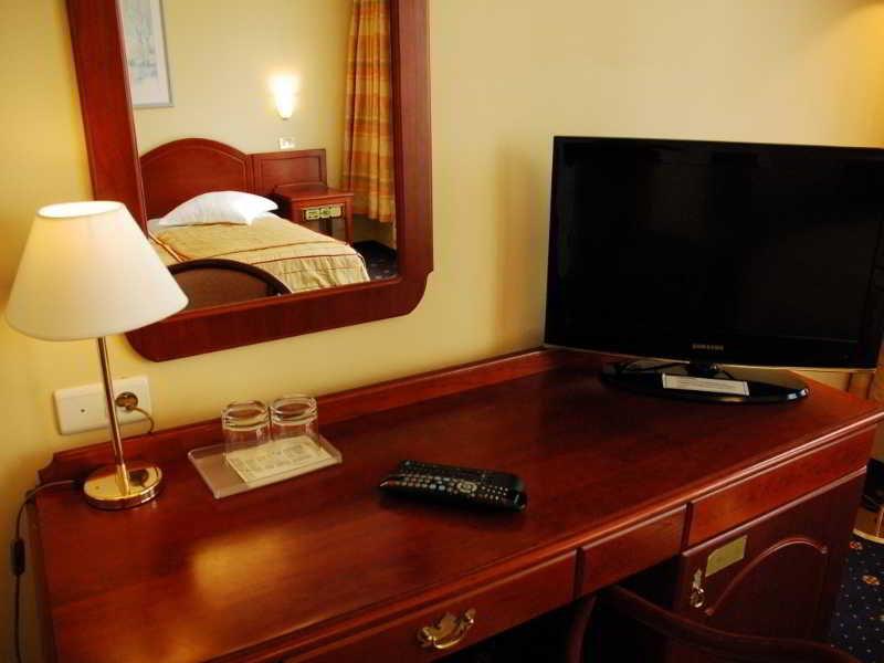 9hotel Chelton Hotel 4*