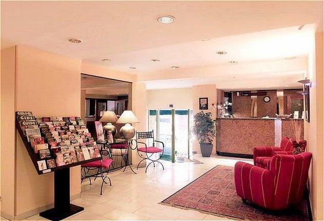 9hotel Chelton Khách sạn