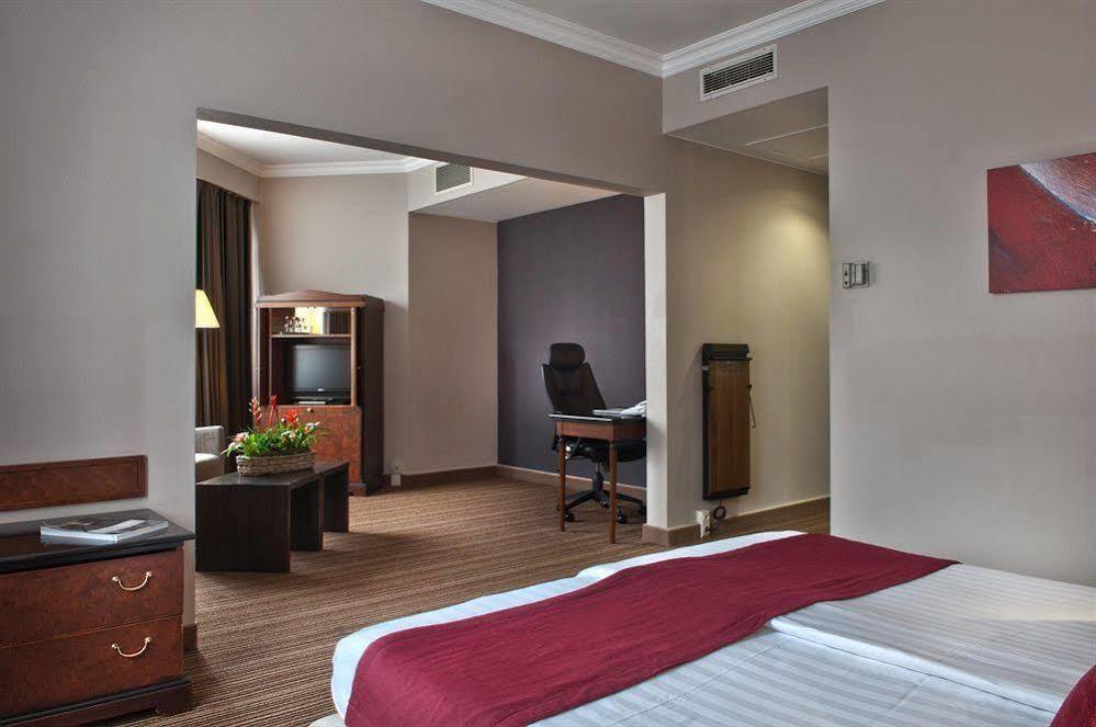 Hotel Nh Carrefour De L'europe 4*