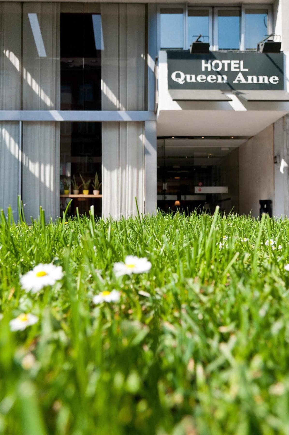 Queen Anne Brussels