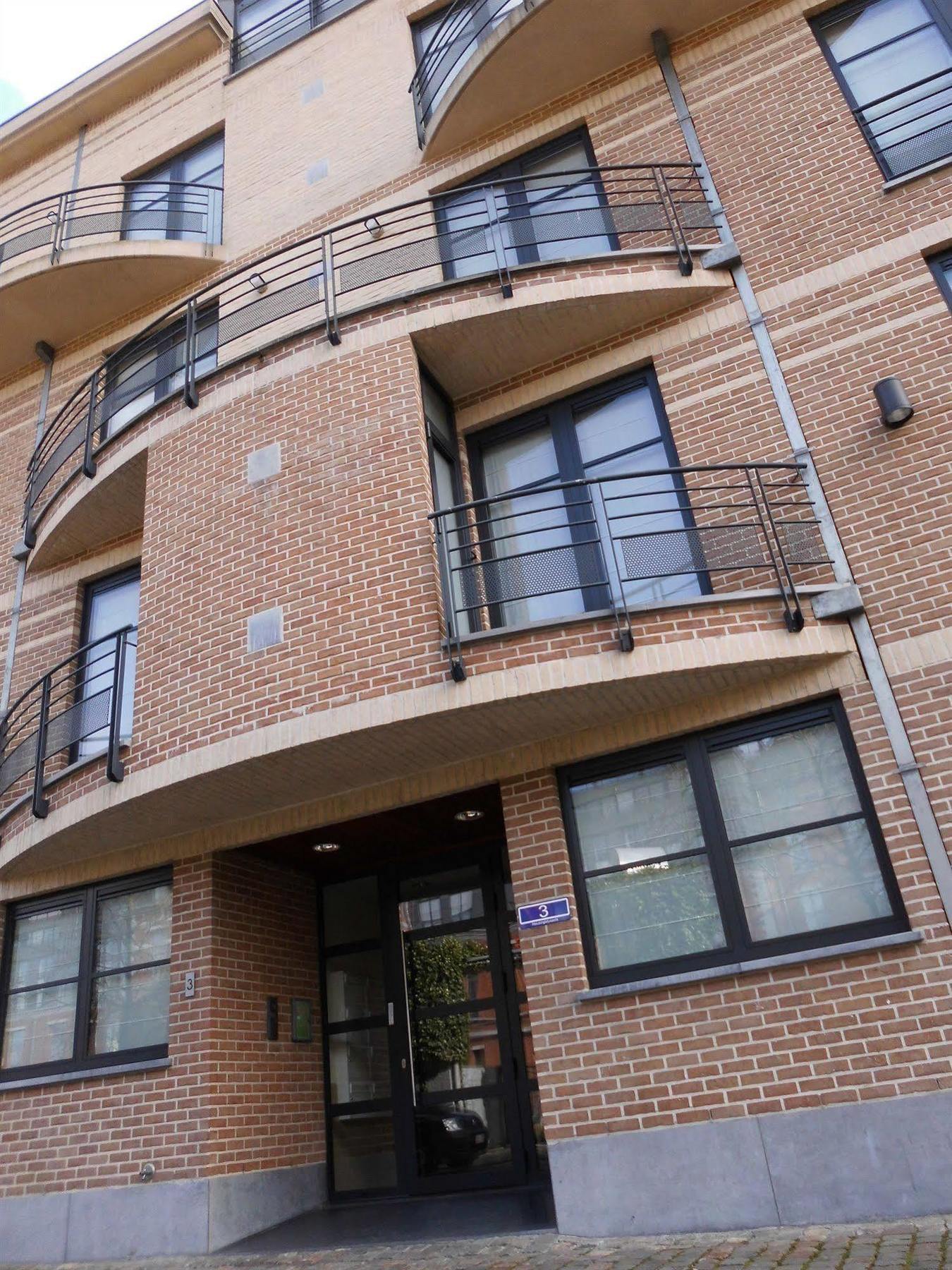 & Housingbrussels * Brussels