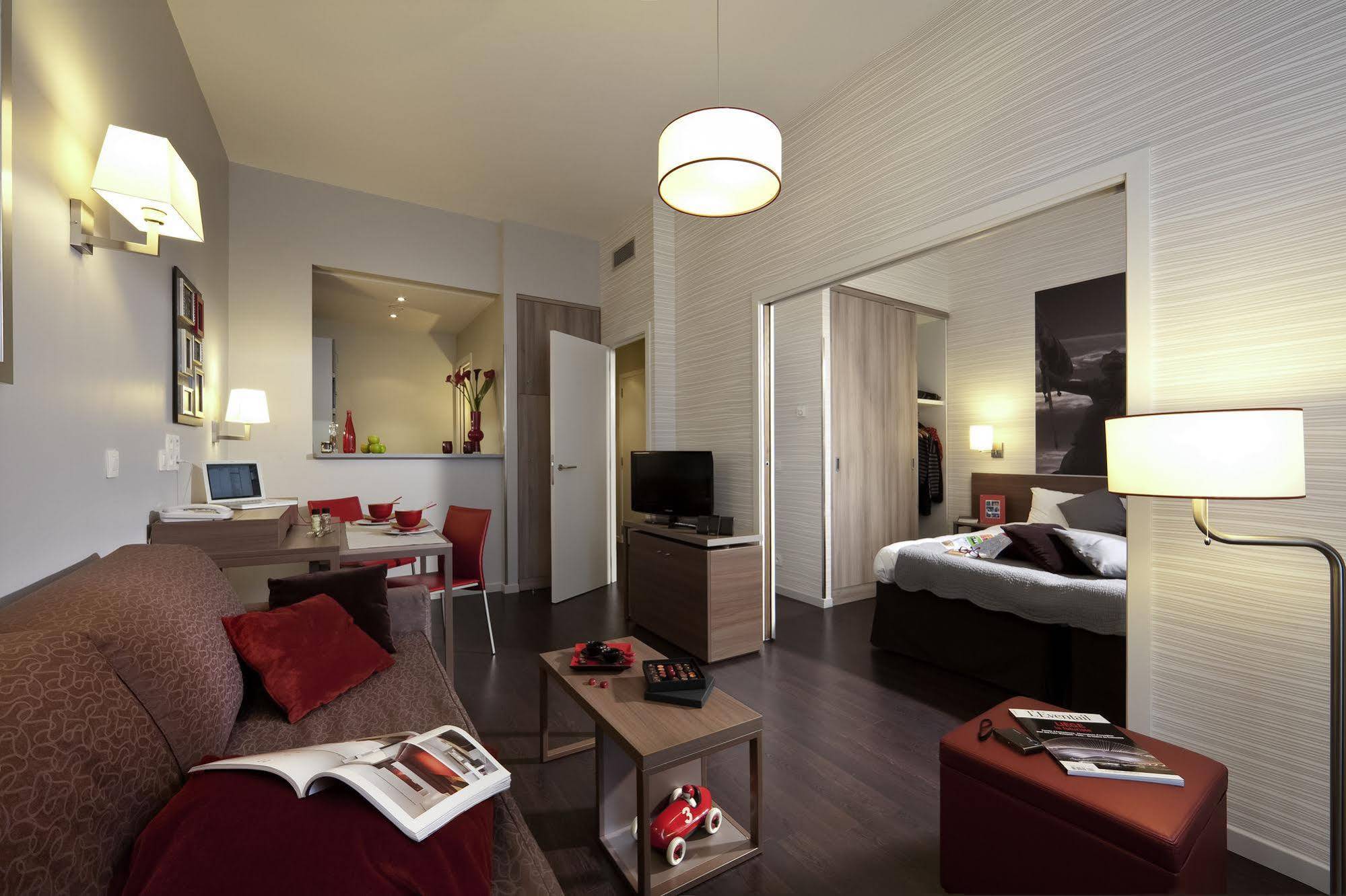 Adagio Grand Place 3*