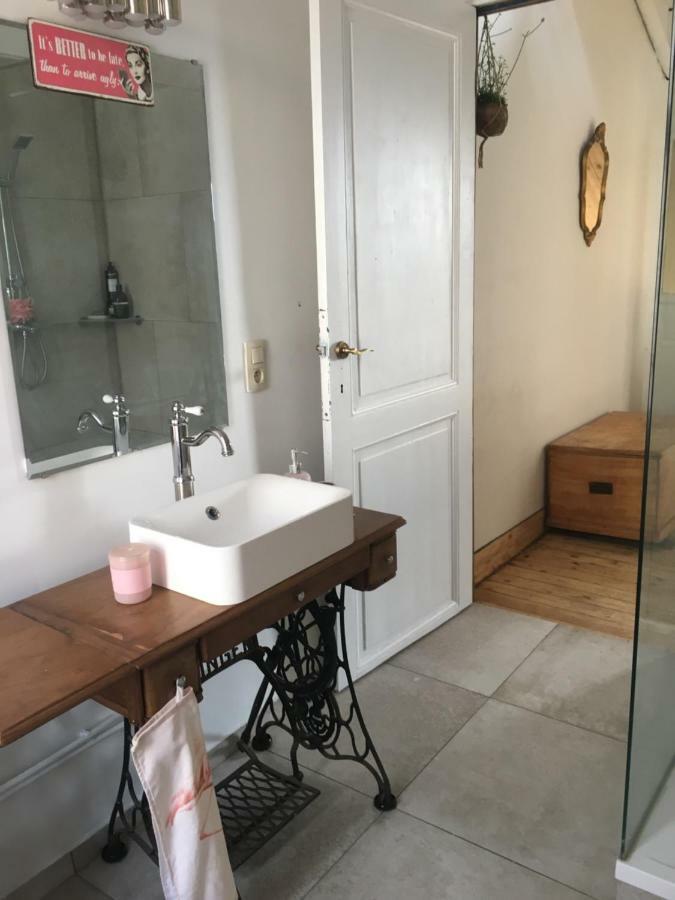 Retro Apartment *