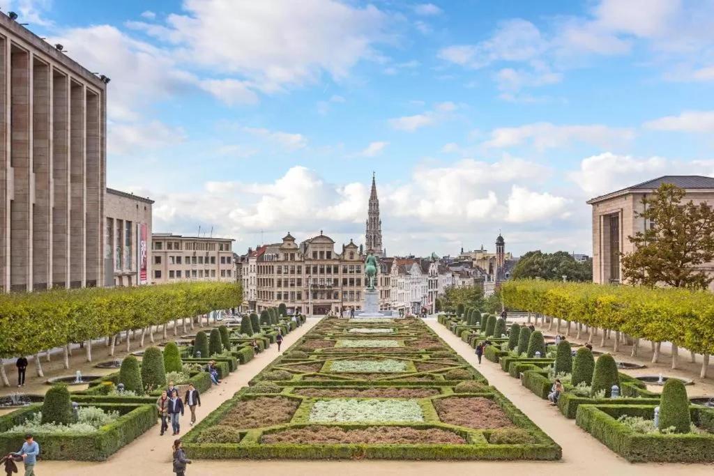 Super Flat Next Grand Place Apartment