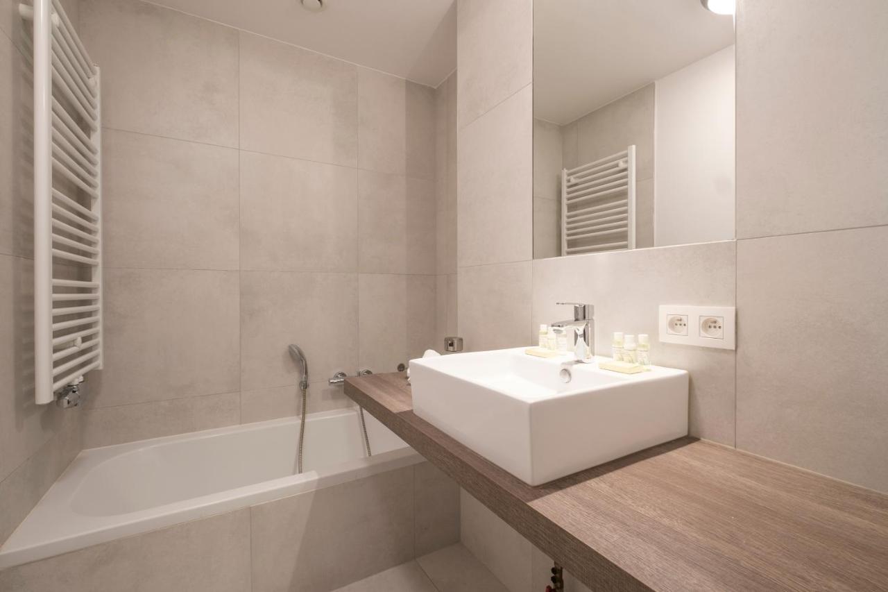 Căn hộ Fabulous Housings 2 Steps From Cee *