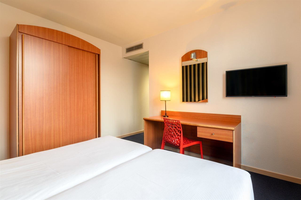 Aris Grand Place Hotel