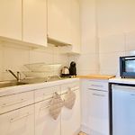 Amazing & Cosy Studio Perfect Location \'Stephanie-Louise Area\'