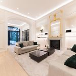 Luxury 3 Bedrooms Townhouse In Perfect Location