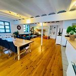 Oasis-Spacious Loft In Excellent Location