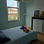 Chambre Confortable Avec Un Lit Double A Schaerbeek Cle Bleu