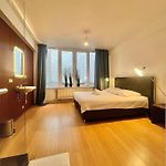 5 Min From Grand Place 1 Bedroom Apt Renovated!