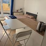Bright Studio Close To Everything!