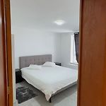 Luxury Apartment 2Br & Jacuzzi Near Expo 12 & Ing Arena