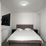 Luxury Apartment 2Br & Jacuzzi Near Expo 12 & Ing Arena